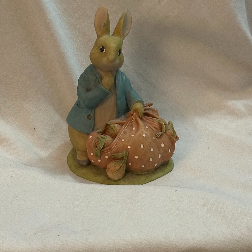 Vintage 1984 Beatrix Potter Peter Rabbit Coin Bank Figurine Frederick Warne Nurs